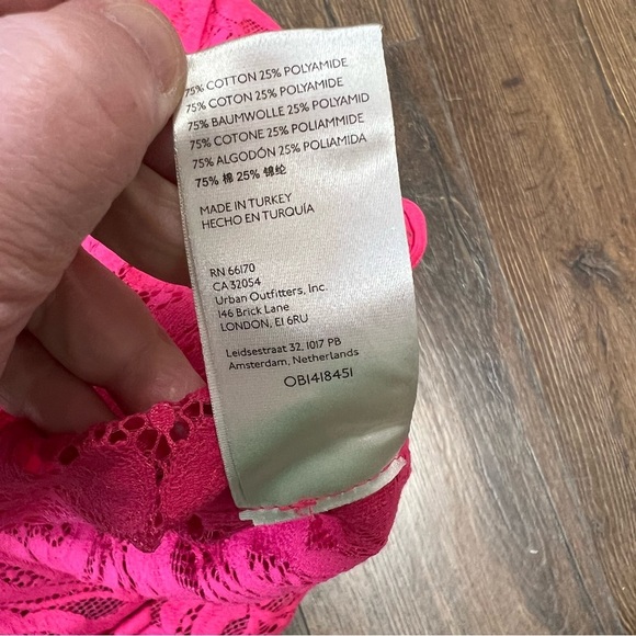 Anthropologie Maeve Slim Pink Button Down
SZ 4 - Picture 9 of 9